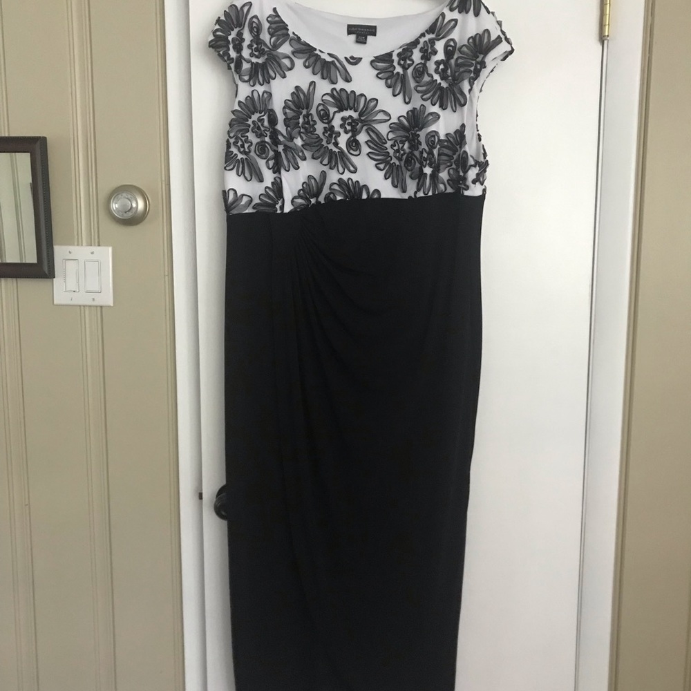 Stunning dress worn once for a summer wedding!